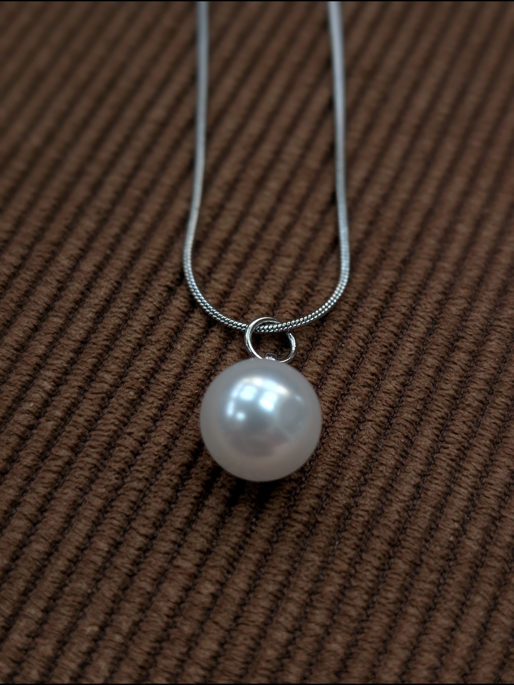 Classic White Pearl Pendant Necklace